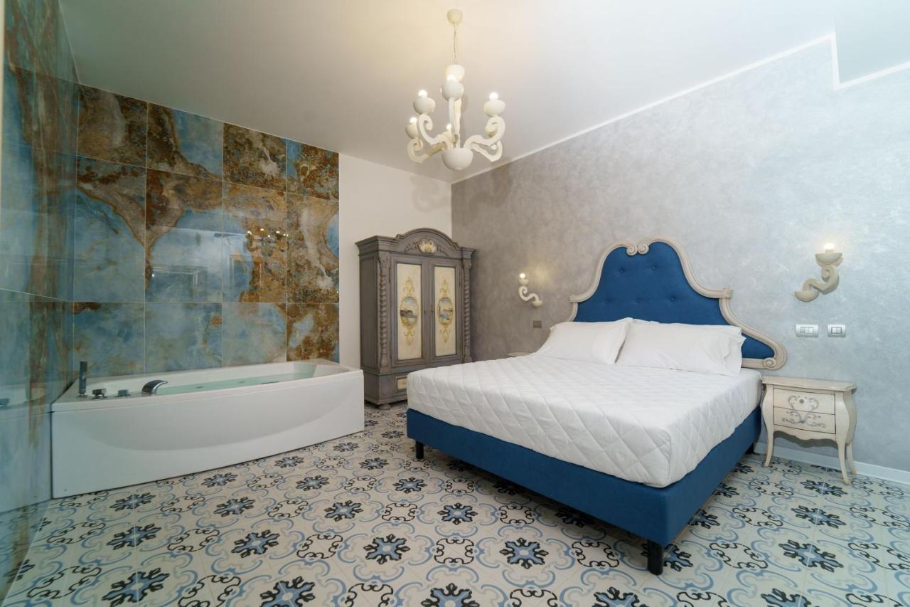 Plaza Boutique - * Tropea