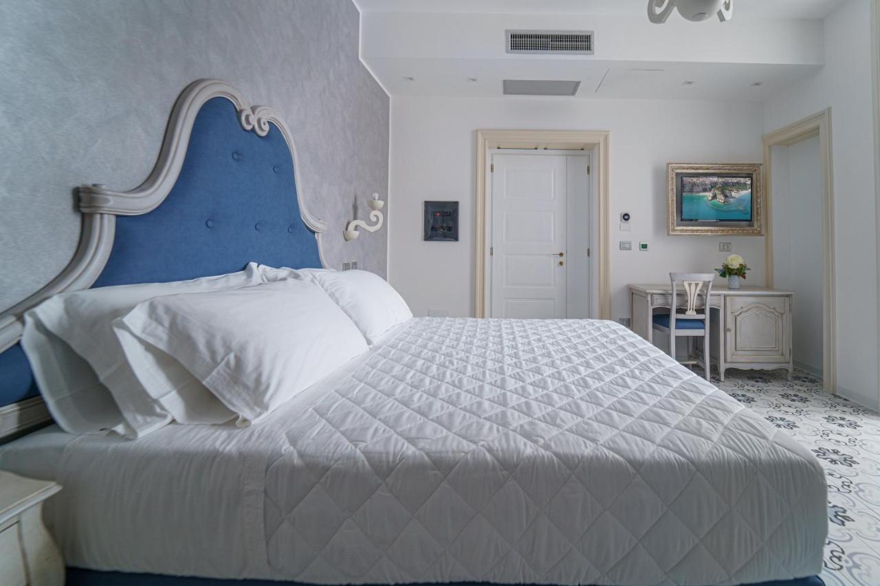 Plaza Boutique - * Tropea