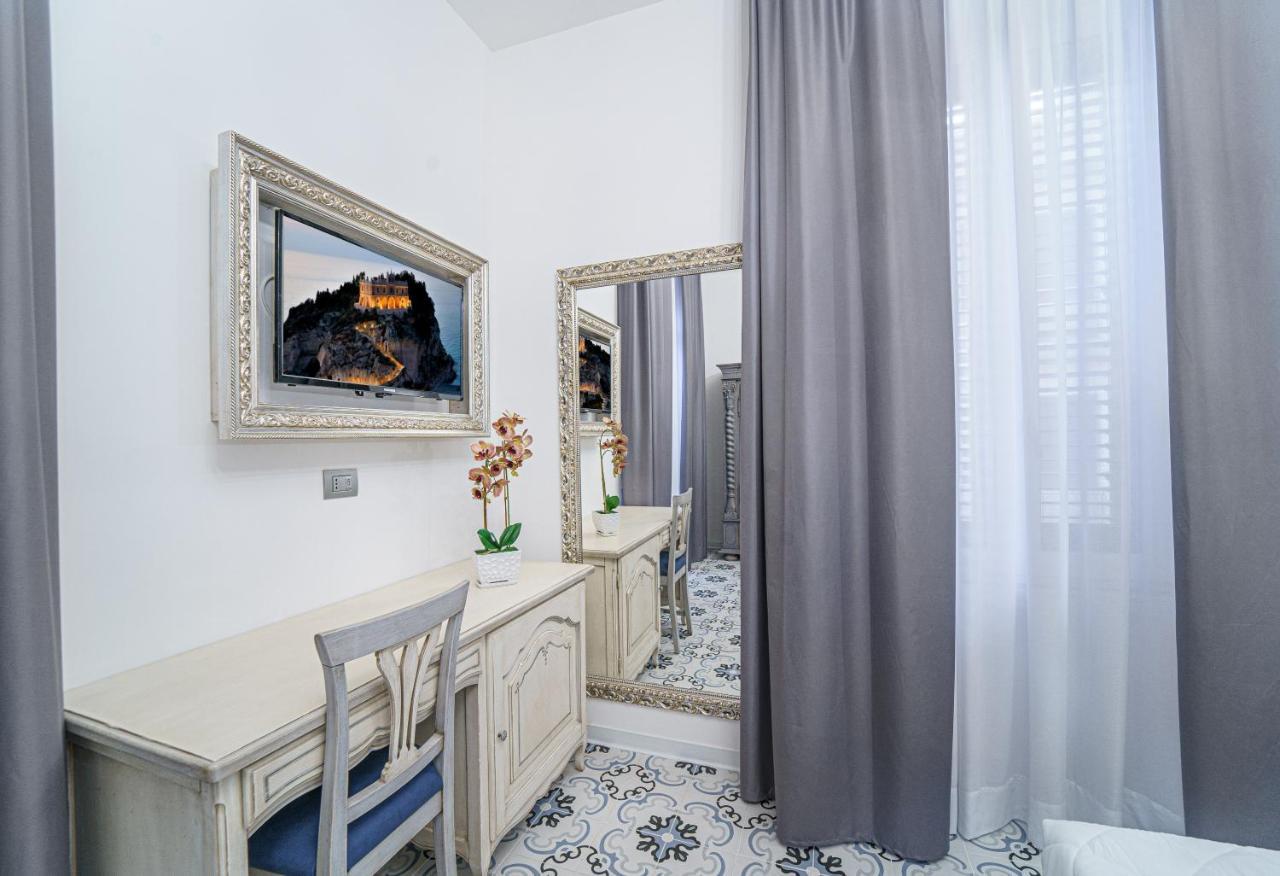Plaza Boutique - Tropea